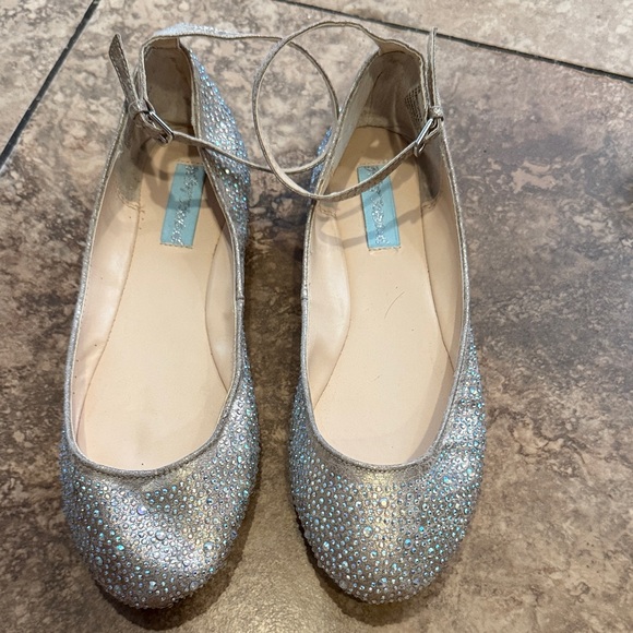 Betsey Johnson Gold Ballet Flats - Picture 1 of 10